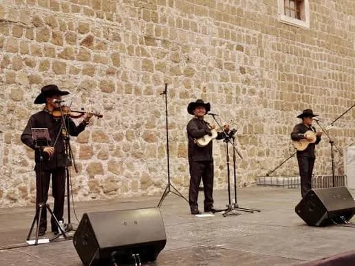Huapangueros poblanos llevan el Son Huasteco a un encuentro que reúne a 17 tríos