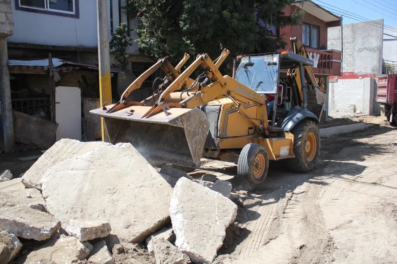 Gobierno de la Ciudad avanza con rehabilitación vial en San Sebastián de Aparicio