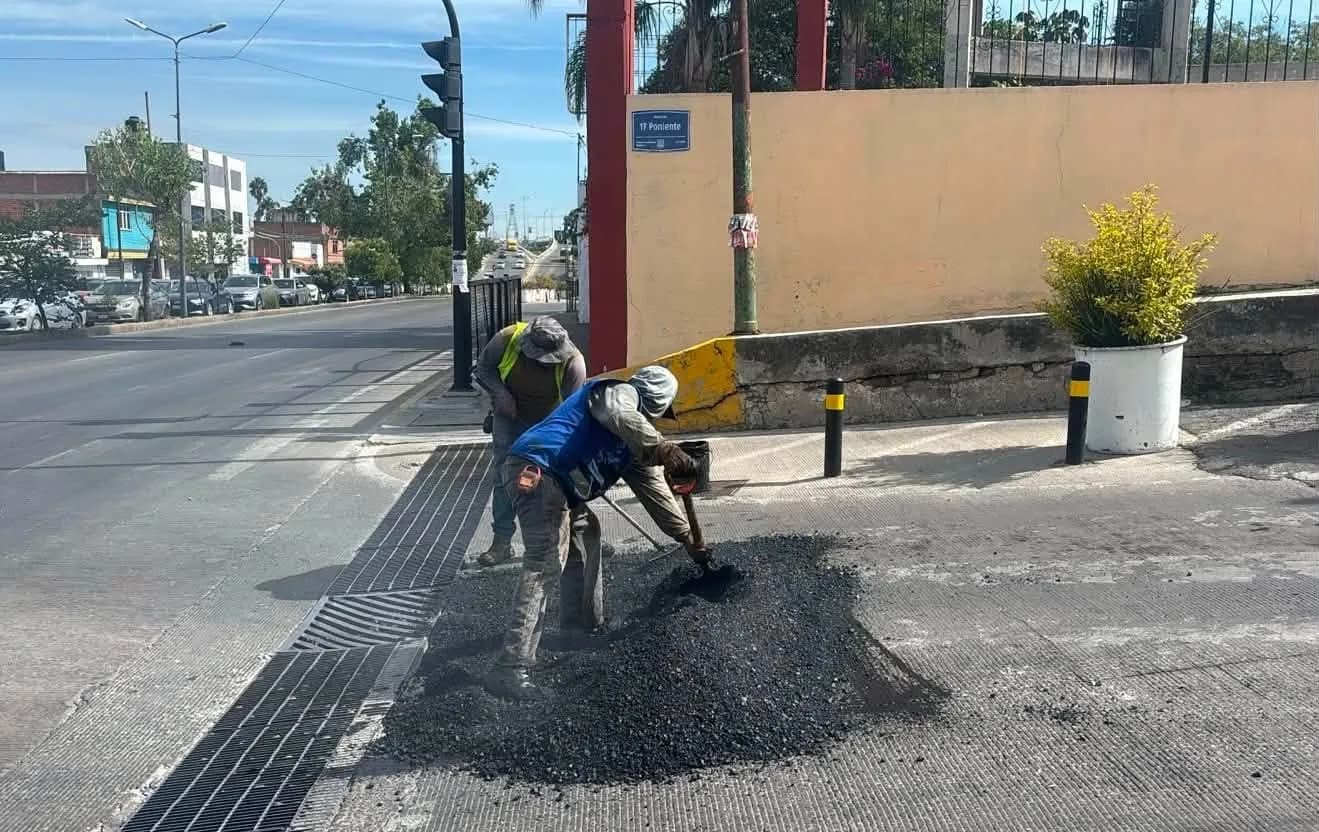 Ayuntamiento de Puebla despliega cuadrillas de bacheo en 17 vialidades de la capital