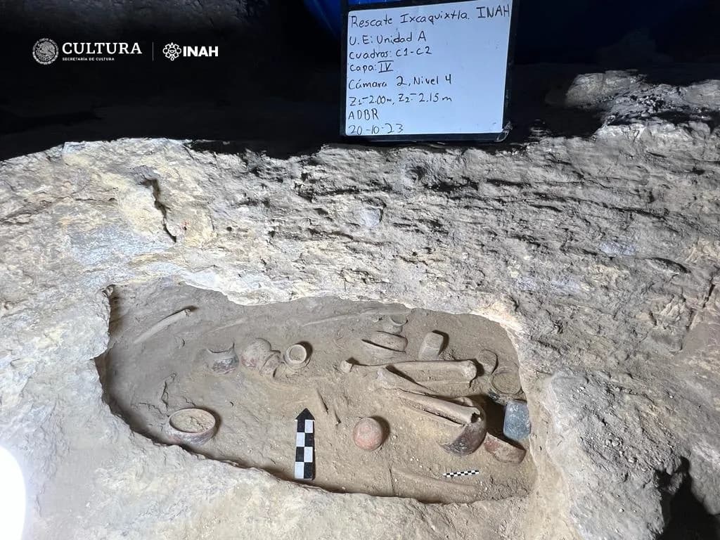 Una tumba de hace 1,500 años permanece debajo del centro de un municipio de Puebla
