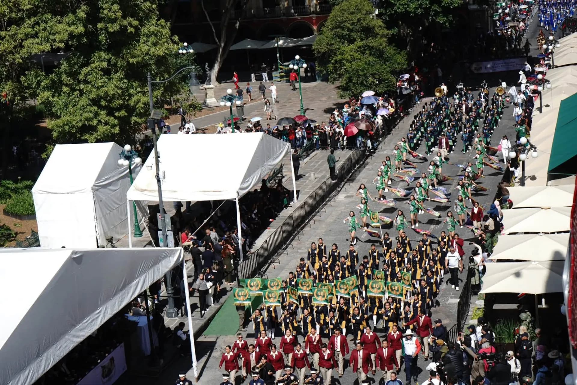 Lomitos, águilas y caballos se roban las miradas durante el desfile del 16 de septiembre en Puebla