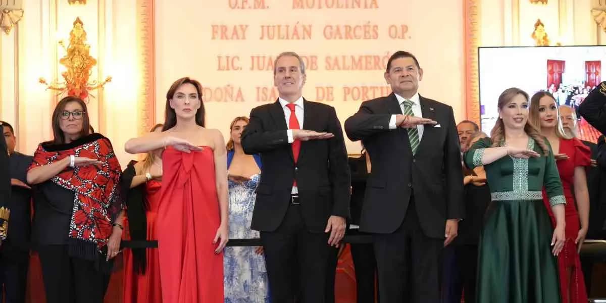 Ayuntamiento de Puebla participó en ceremonia del Grito por el 216 aniversario de la Independencia