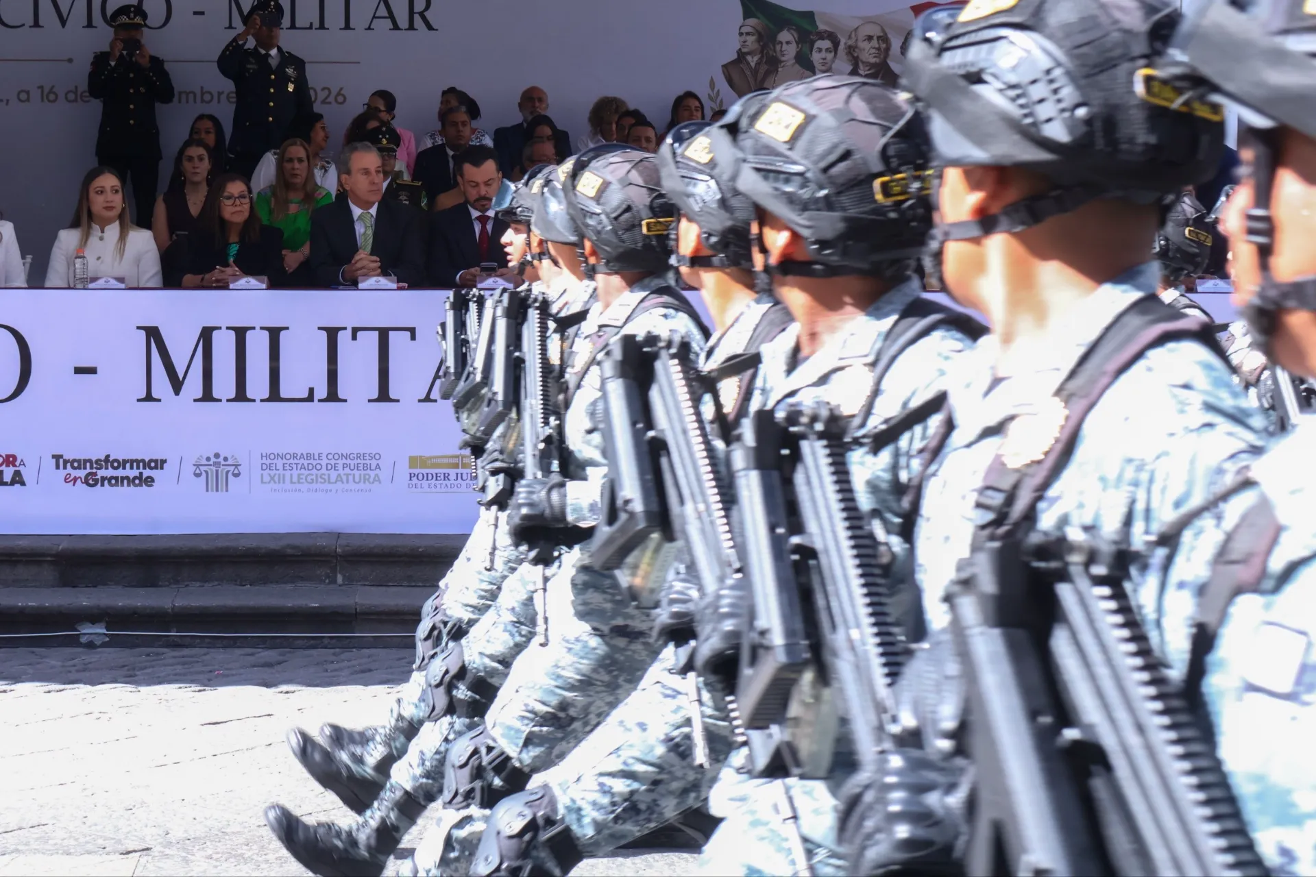 Gobierno de la Ciudad participó en desfile cívico-militar que reunió a familias y visitantes en Puebla