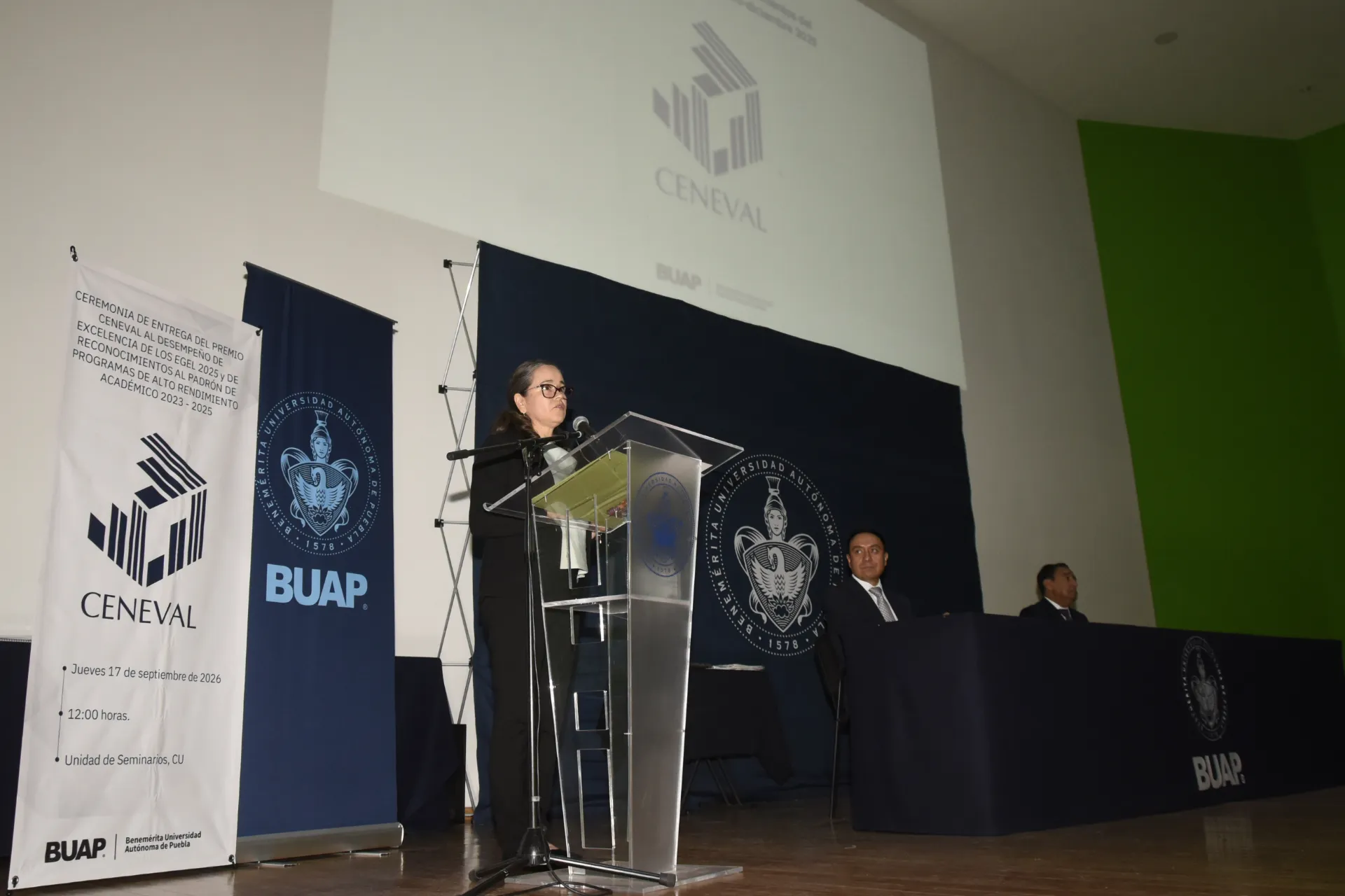 Ceneval reconoce excelencia académica de 115 egresados de la BUAP
