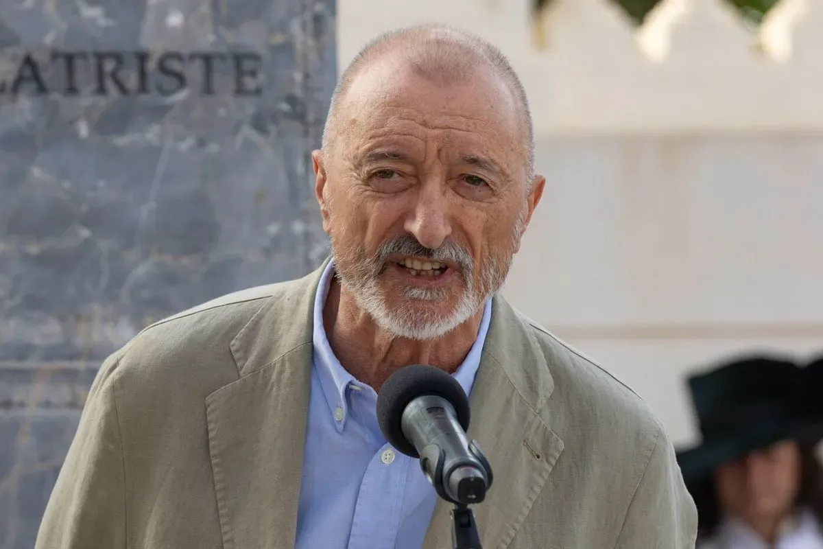 Pérez-Reverte cuestiona que un festival español en México tenga nombre en inglés