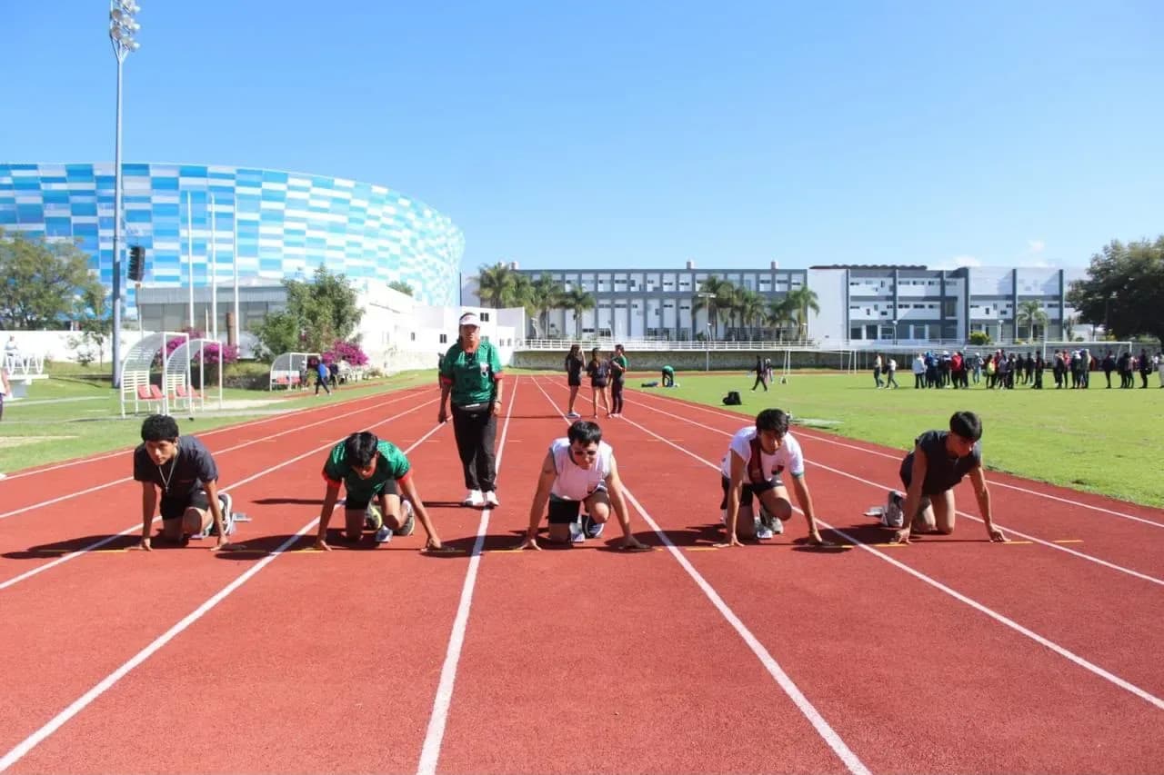Jóvenes poblanos suben al podio en distintas competencias de atletismo