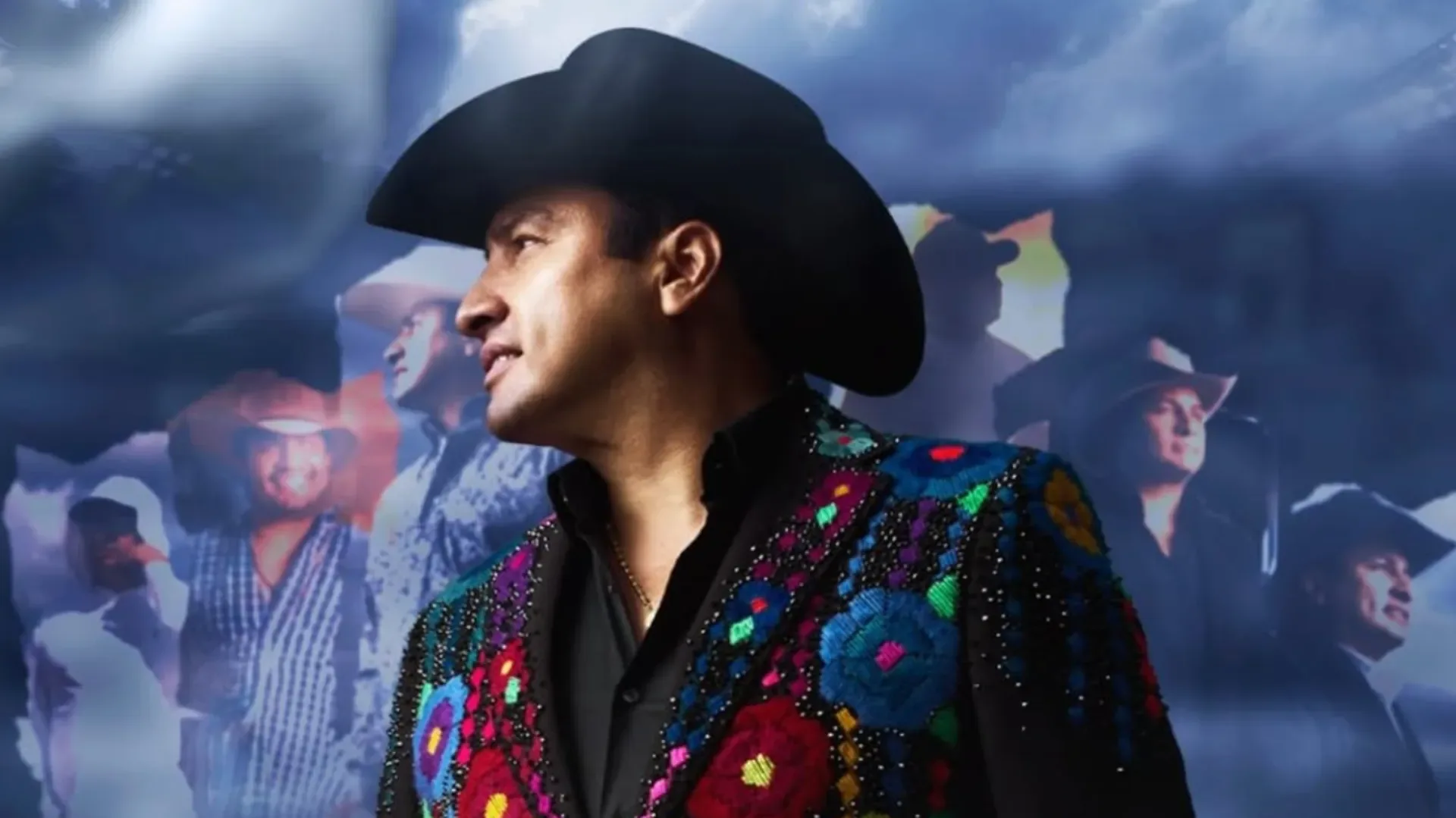 Julión Álvarez llega a Puebla para cantar en el Estadio Hermanos Serdán