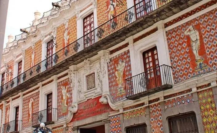 Casa de los Muñecos guarda una de las fachadas más peculiares del Centro Histórico