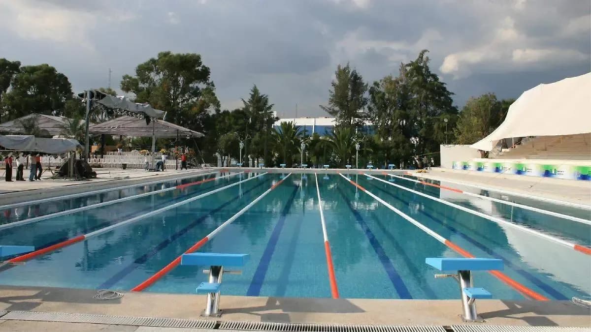 BUAP abre cursos intensivos de natación para niños y adultos