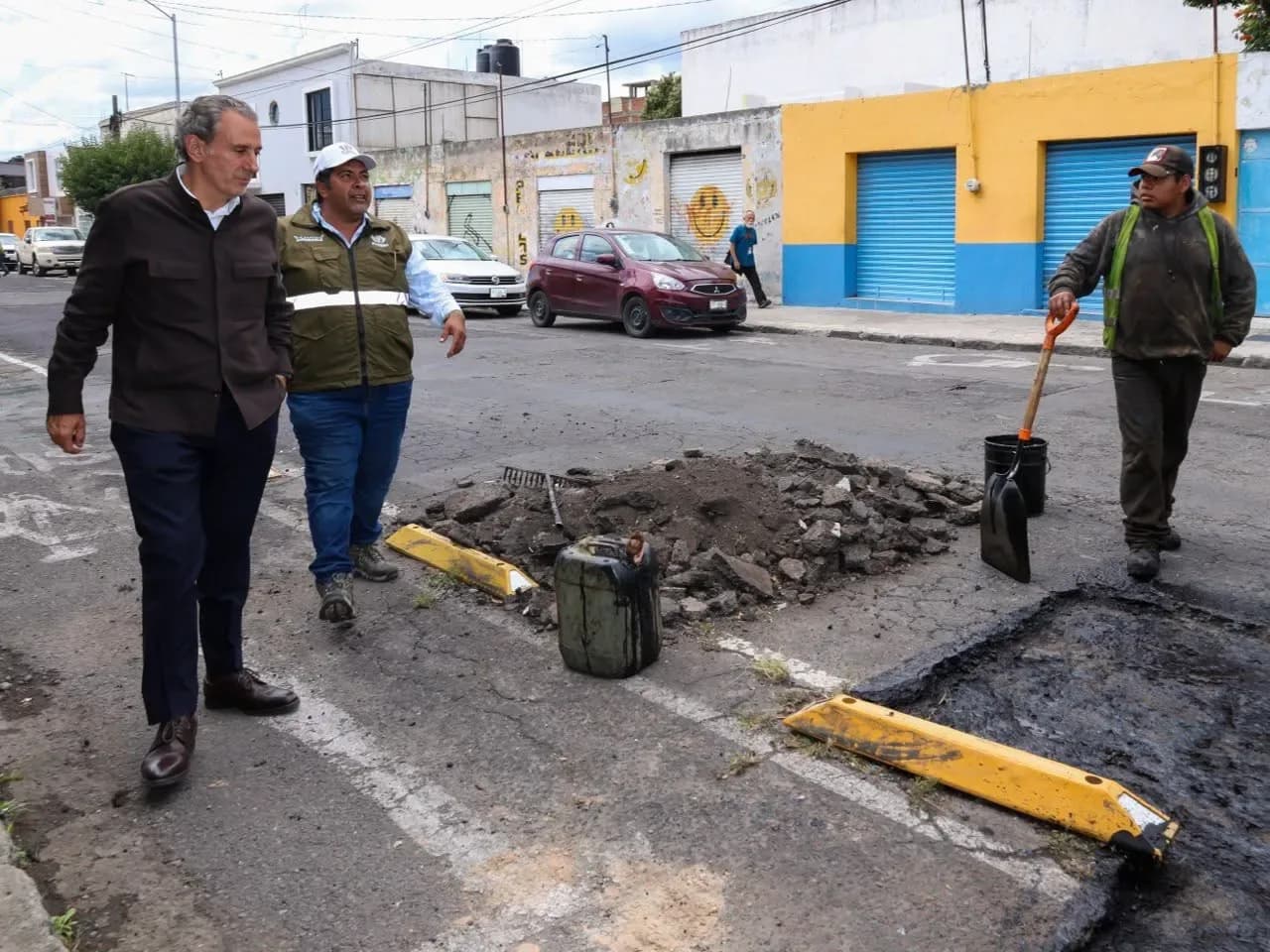 Gobierno de la Ciudad mantiene trabajos de bacheo en la colonia Los Volcanes