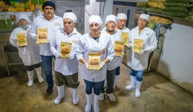 Campesinos de San Martín Texmelucan convierten sus cosechas en jugos en polvo