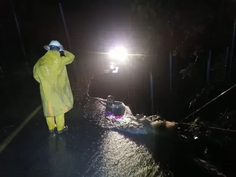 Lluvias dejan afectaciones en carreteras de cinco municipios de Puebla