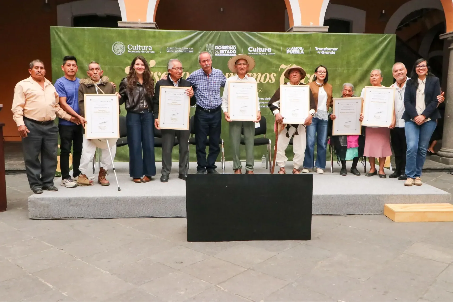 Seis personas mayores reciben el reconocimiento Tesoros Humanos Vivos en Puebla