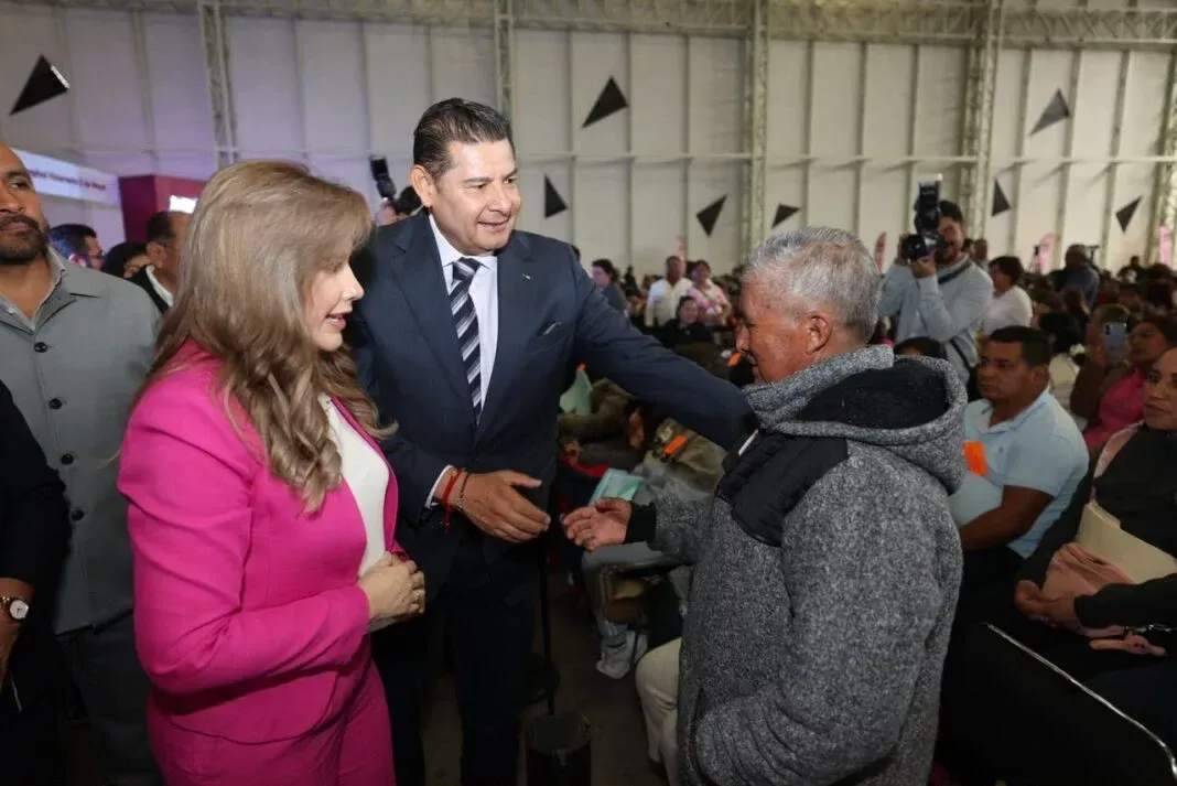 Puebla alcanzó mil cirugías gratuitas de cataratas durante 2026