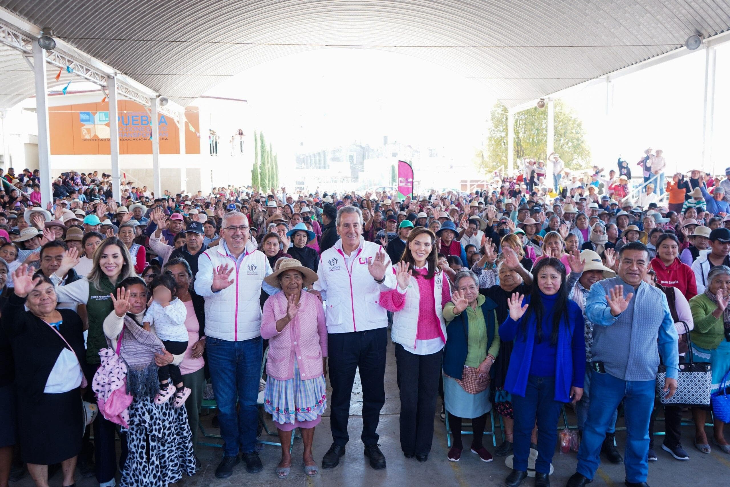 Lleva DIF Puebla Capital abrigo y cercanía a San Miguel Canoa