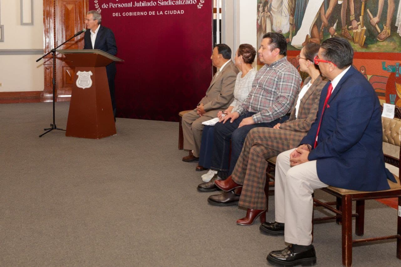 Pepe Chedraui entrega jubilaciones y agradece años de servicio al municipio
