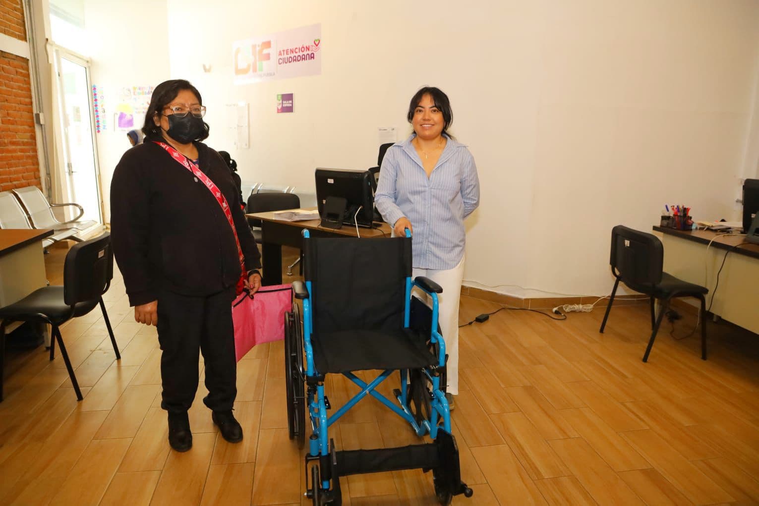 DIF Puebla Capital atiende de manera oportuna solicitudes ciudadanas con entrega de apoyos funcionales