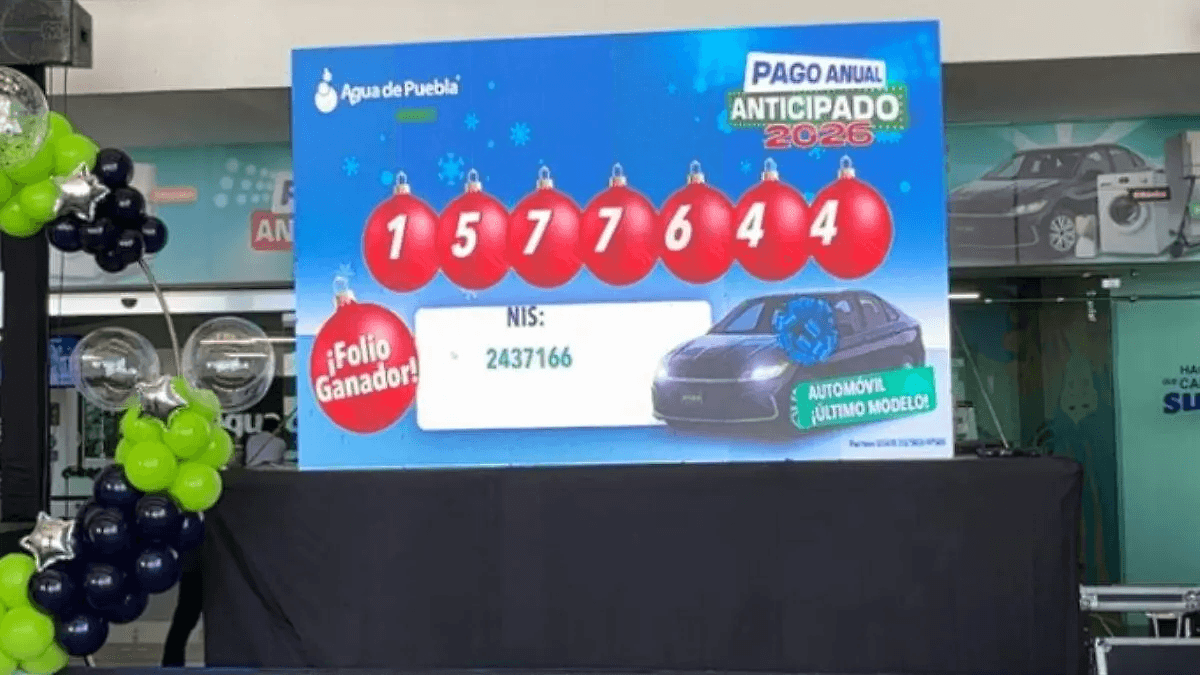 Usuaria de la colonia Historiadores gana auto en sorteo de Agua de Puebla por pago anticipado