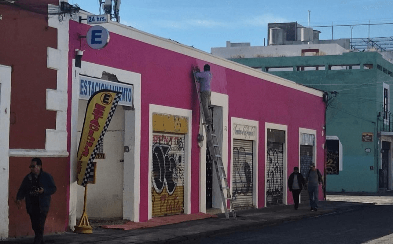 Llama Gobierno de la Ciudad a comerciantes a regularizar anuncios en el Centro Histórico