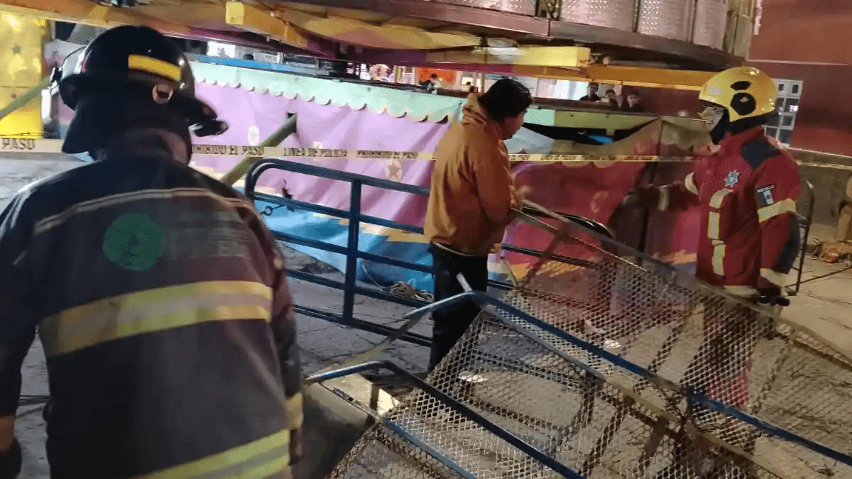 Caen tres personas de un juego mecánico en Lomas de Castillotla