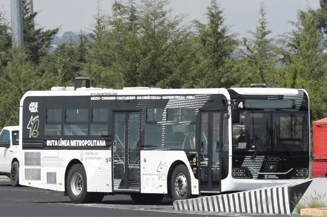 Tanús presiona a transportistas a modernizarse y habilita transporte temporal