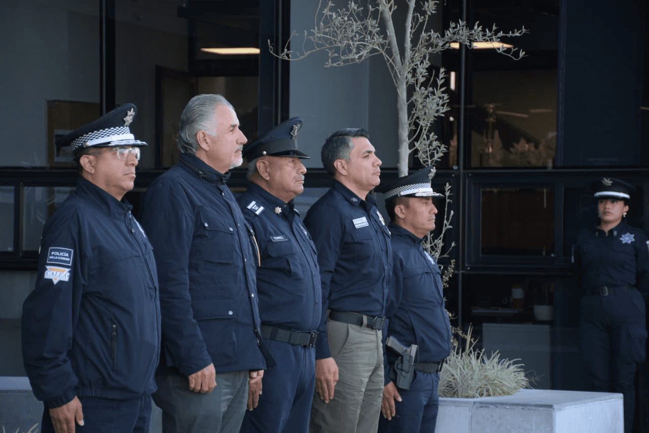 Rinde SSC homenaje al comandante Alfonso Torres Arias por cinco décadas de servicio